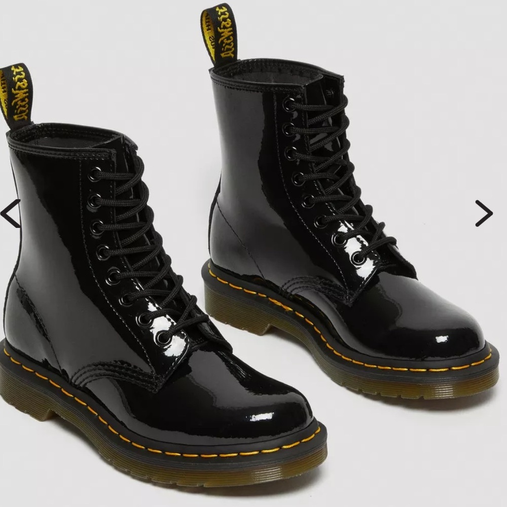 Dr. Marten 1460 WOMEN'S PATENT LEATHER LACE UP BOOTS size 9